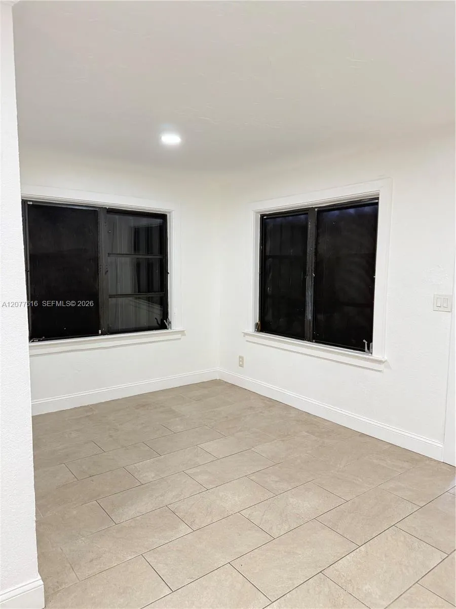 183 Silver Beach Rd Riviera Beach, FL 33403
