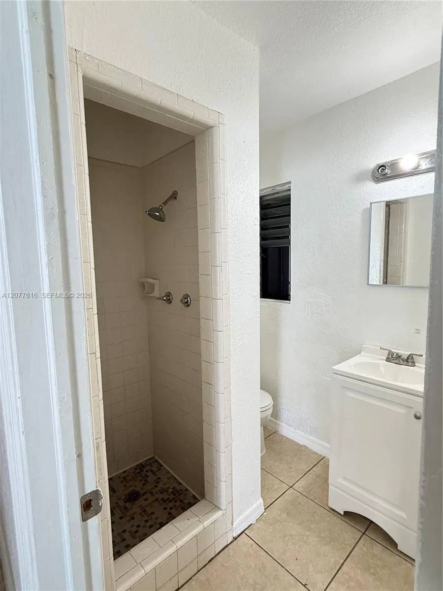 183 Silver Beach Rd Riviera Beach, FL 33403
