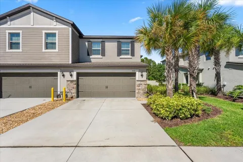 8166 CRESCENT OAKS DRIVE
