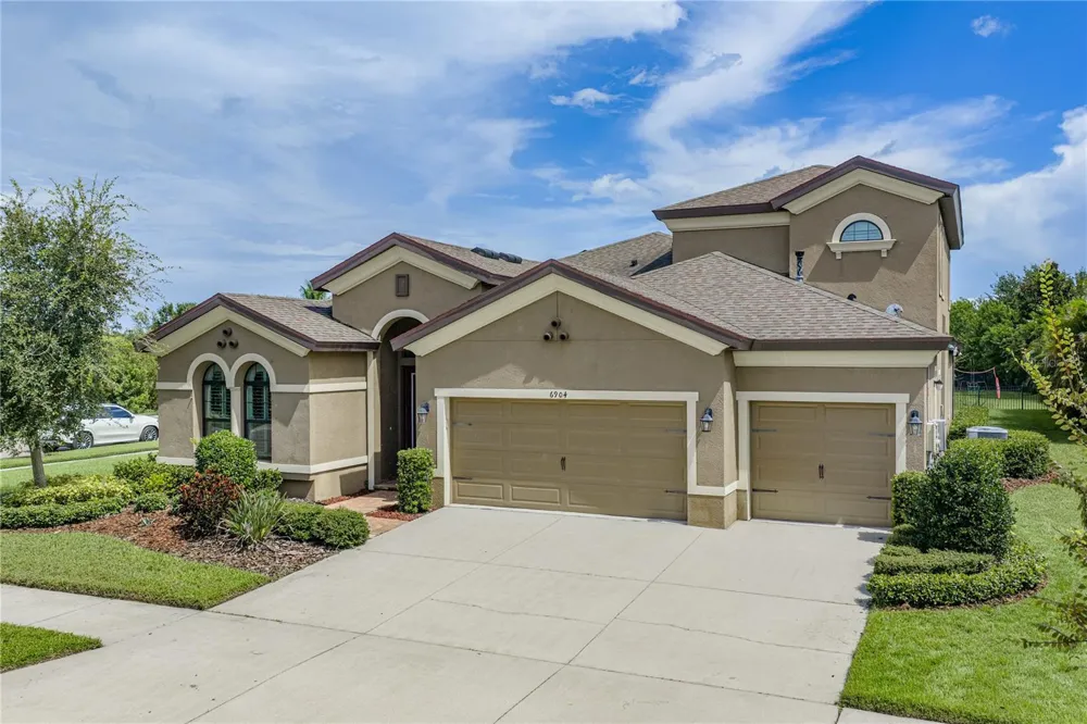 6904 EBB TIDE AVENUE Apollo Beach, FL 33572