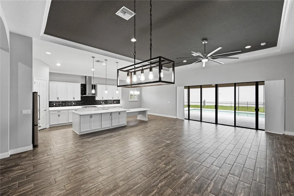 6904 EBB TIDE AVENUE Apollo Beach, FL 33572