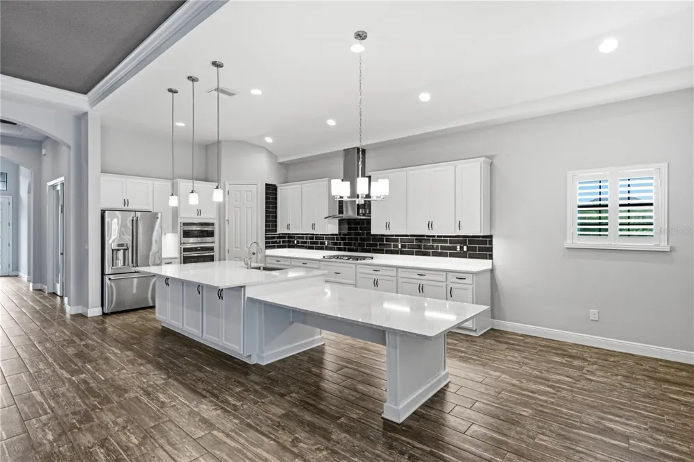 6904 EBB TIDE AVENUE Apollo Beach, FL 33572
