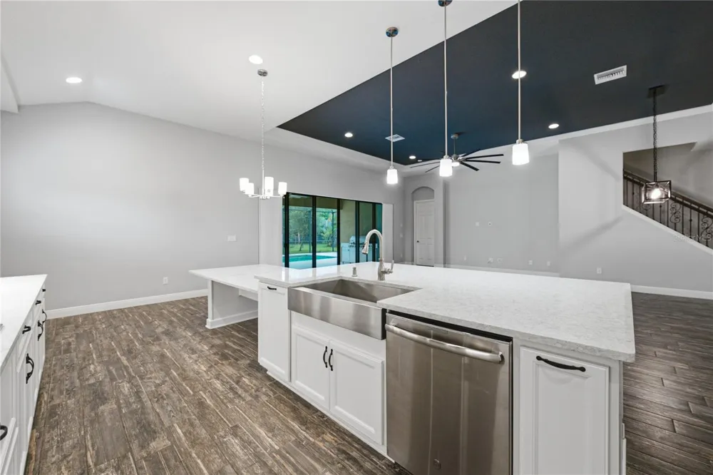 6904 EBB TIDE AVENUE Apollo Beach, FL 33572