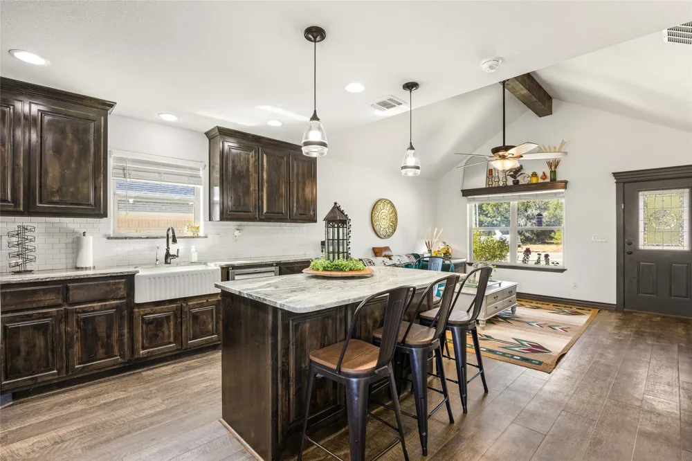 2605 Dove Trail Granbury, TX 76048