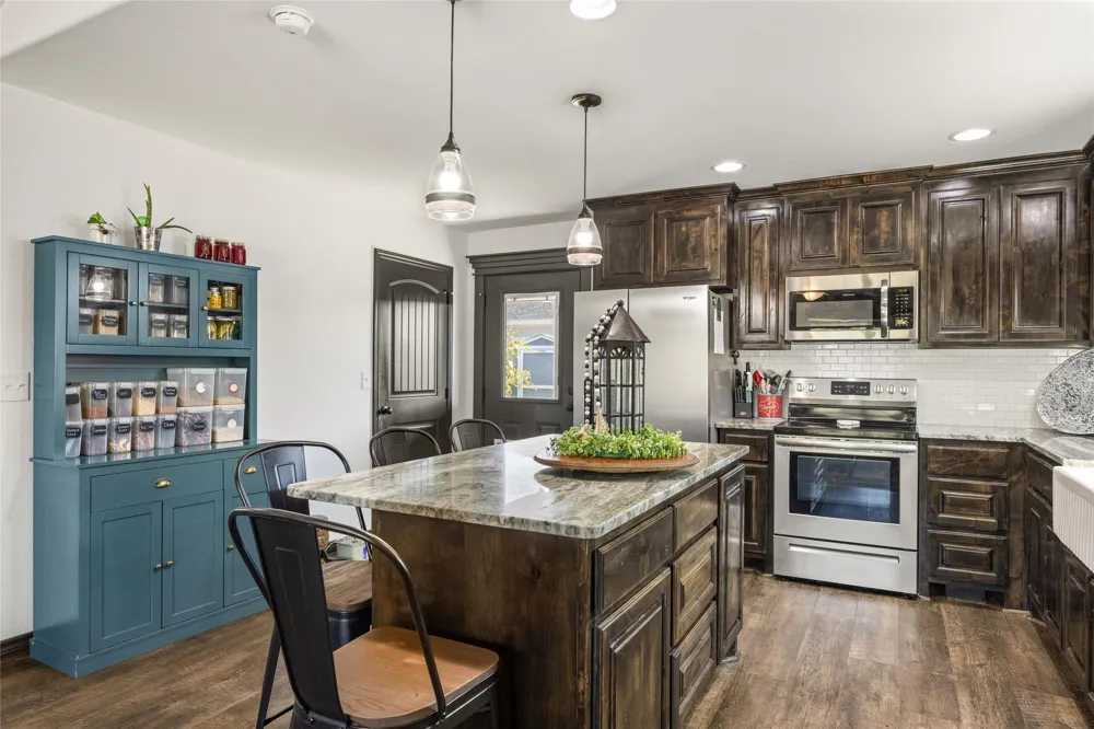 2605 Dove Trail Granbury, TX 76048