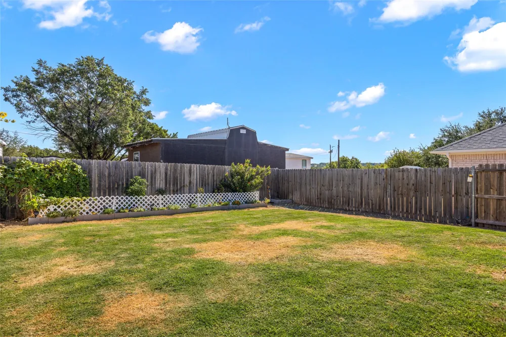 2605 Dove Trail Granbury, TX 76048