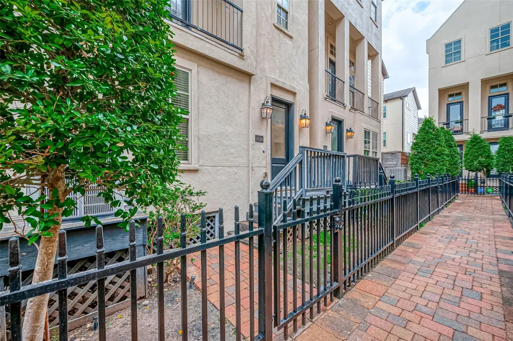 2520 Sherwin Street Houston, TX 77007
