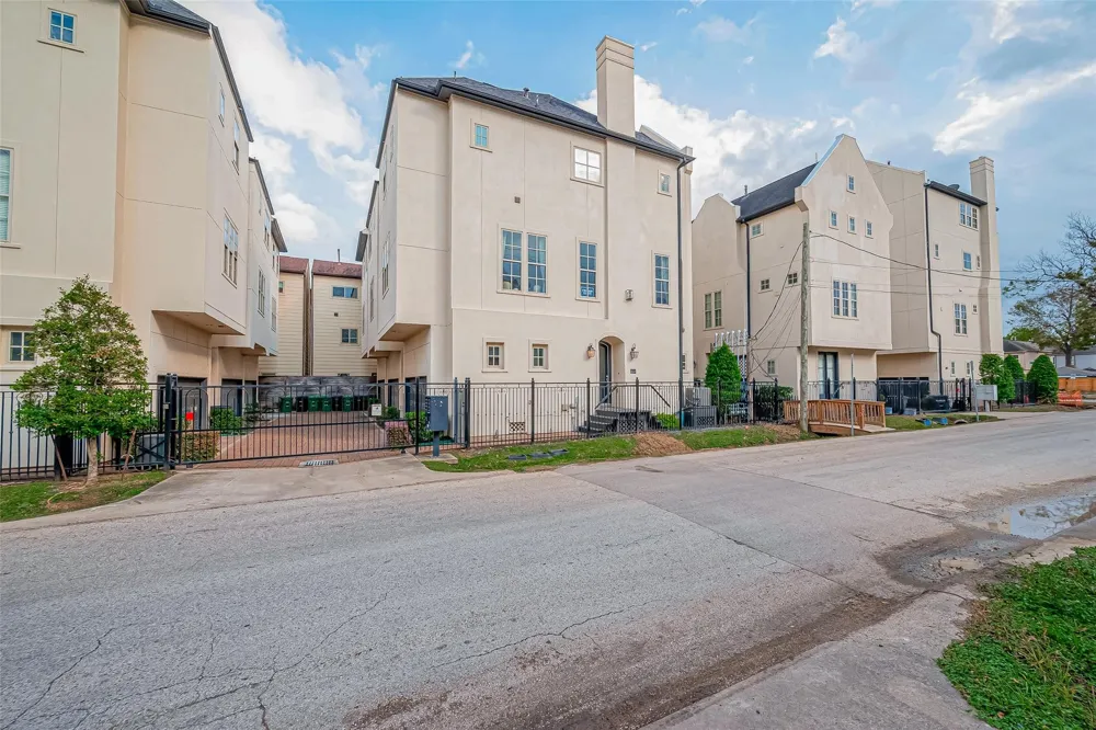 2520 Sherwin Street Houston, TX 77007