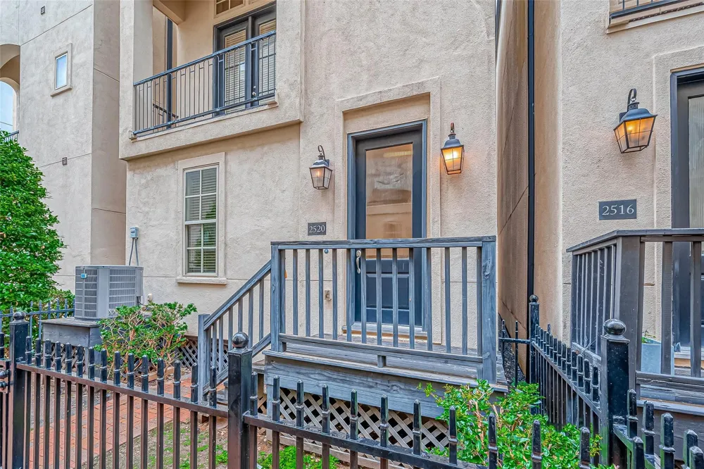 2520 Sherwin Street Houston, TX 77007