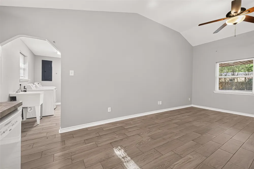 9898 Arbor Oak Willis, TX 77318