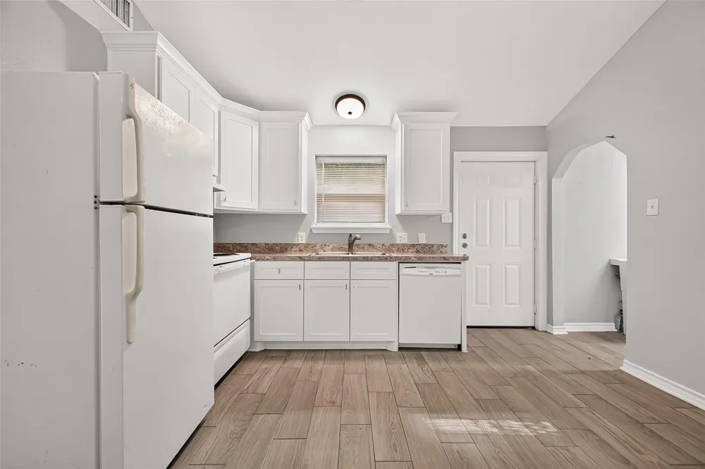 9898 Arbor Oak Willis, TX 77318