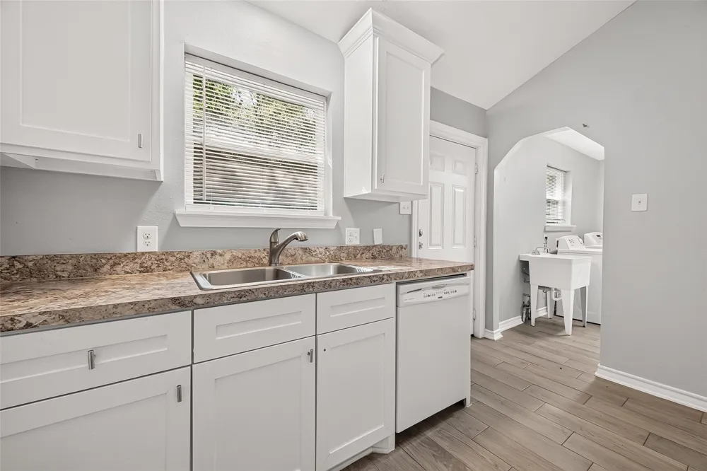 9898 Arbor Oak Willis, TX 77318
