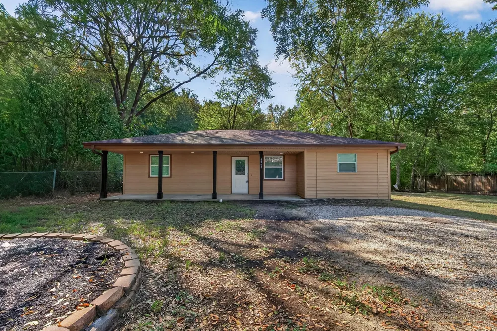 9898 Arbor Oak Willis, TX 77318