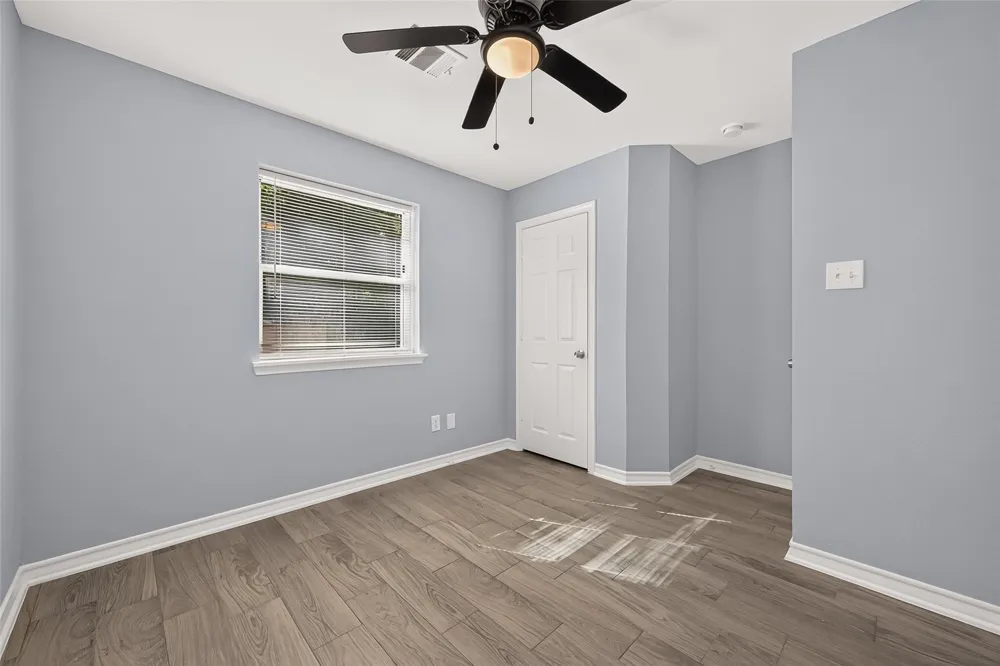 9898 Arbor Oak Willis, TX 77318