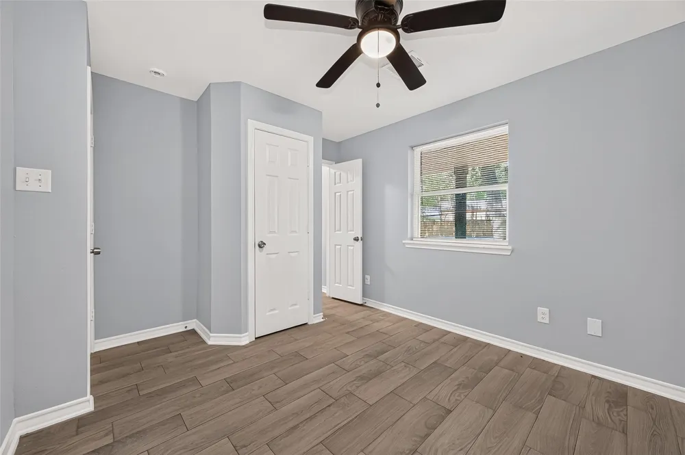 9898 Arbor Oak Willis, TX 77318
