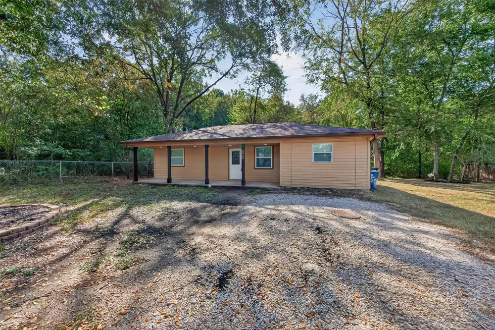 9898 Arbor Oak Willis, TX 77318
