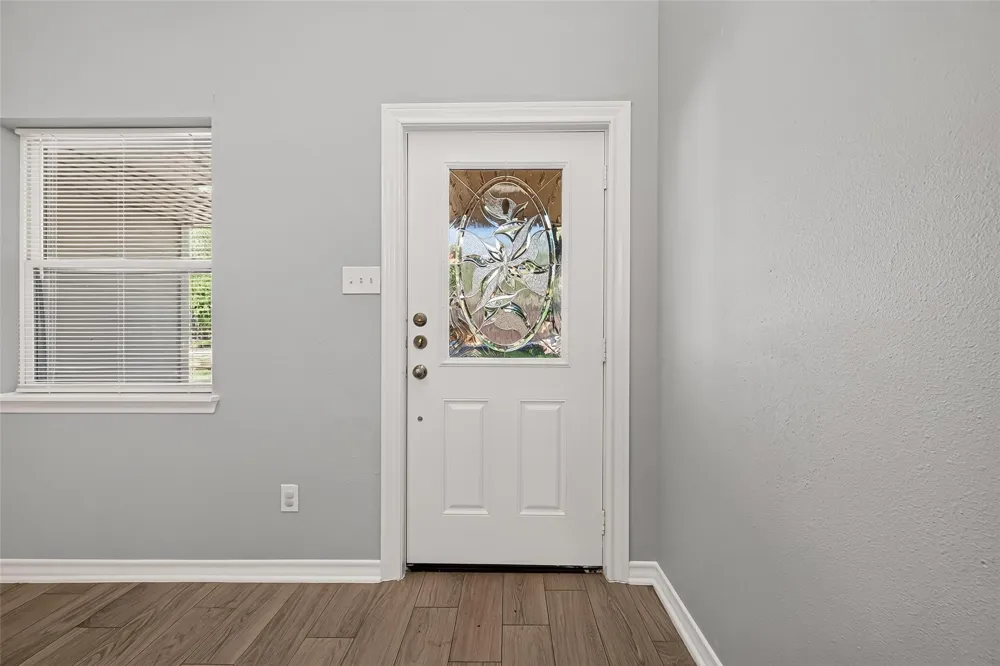 9898 Arbor Oak Willis, TX 77318