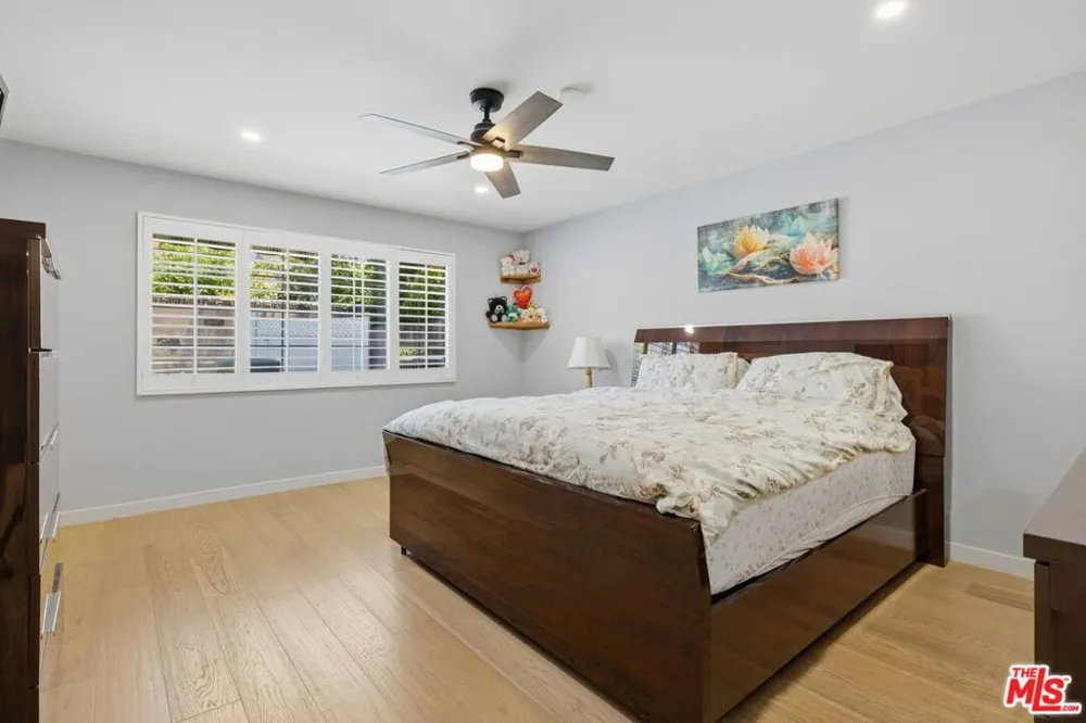 6206 Hesperia Avenue Los Angeles, CA 91316