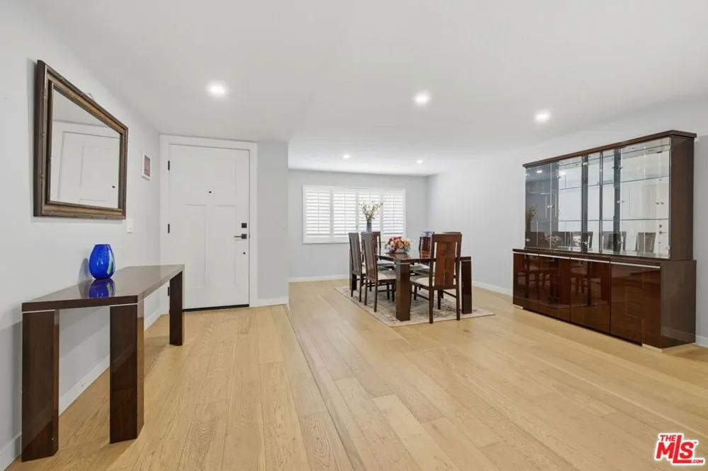 6206 Hesperia Avenue Los Angeles, CA 91316