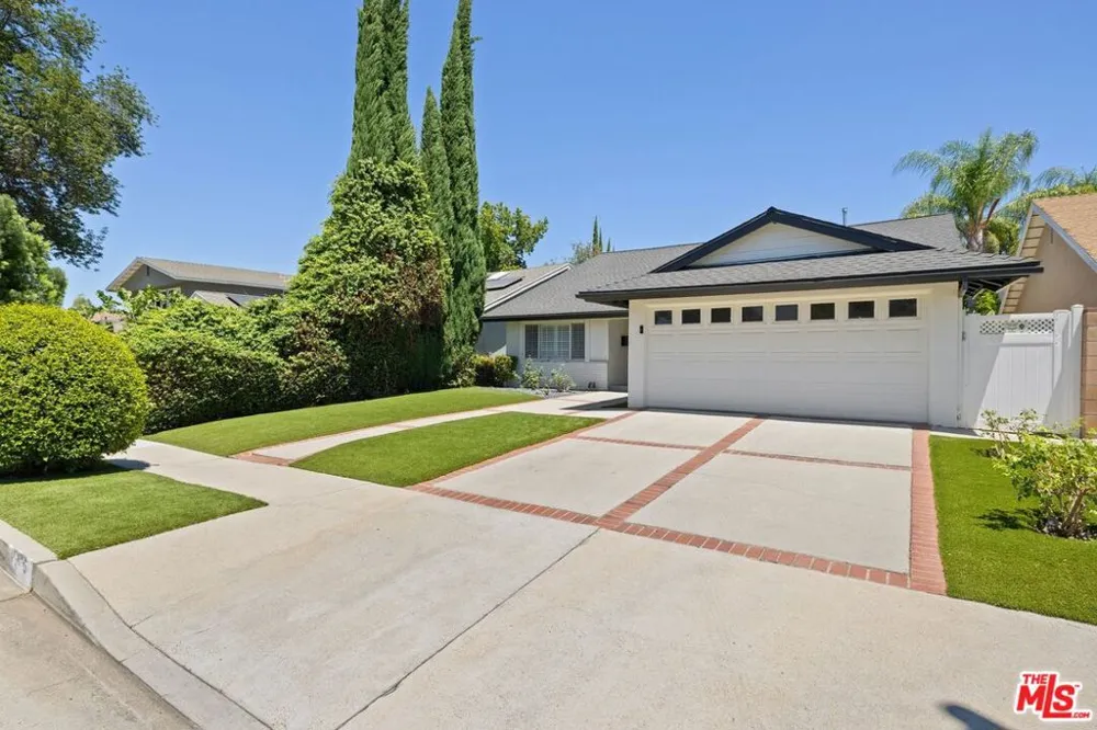 6206 Hesperia Avenue Los Angeles, CA 91316