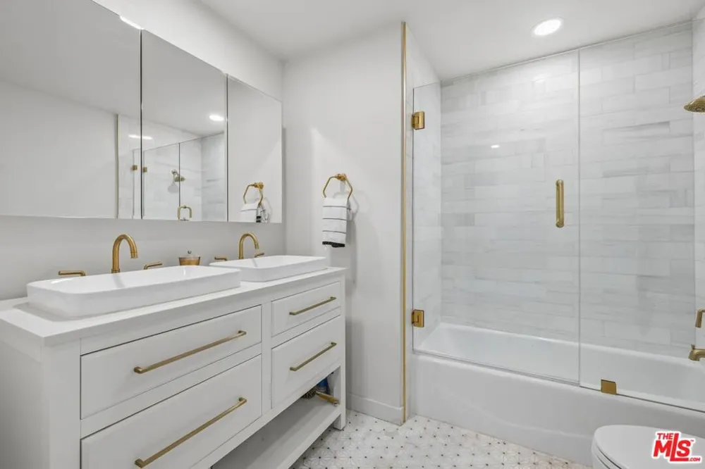 6206 Hesperia Avenue Los Angeles, CA 91316