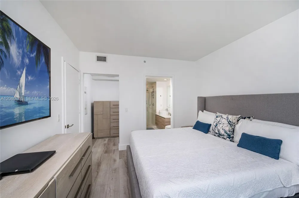 121 NE 34th St #3001 Miami, FL 33137