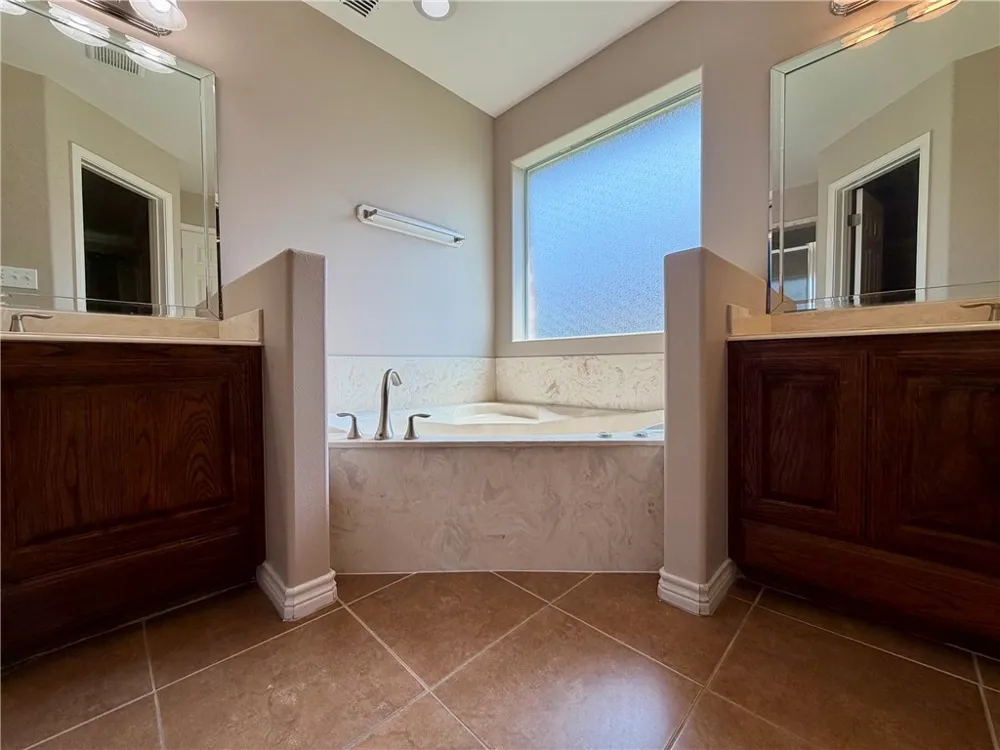 1907 Kelly Kingsville, TX 78363