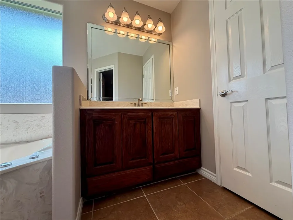 1907 Kelly Kingsville, TX 78363