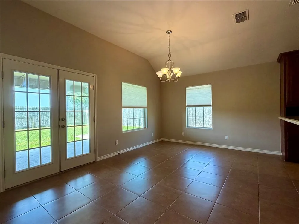 1907 Kelly Kingsville, TX 78363