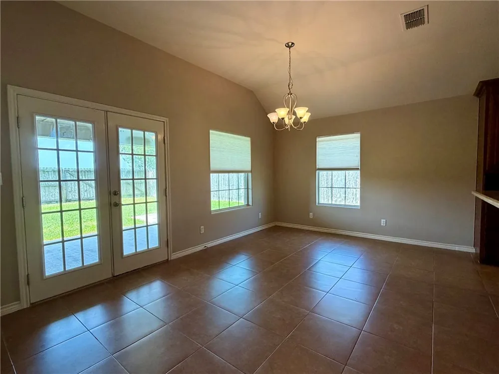 1907 Kelly Kingsville, TX 78363