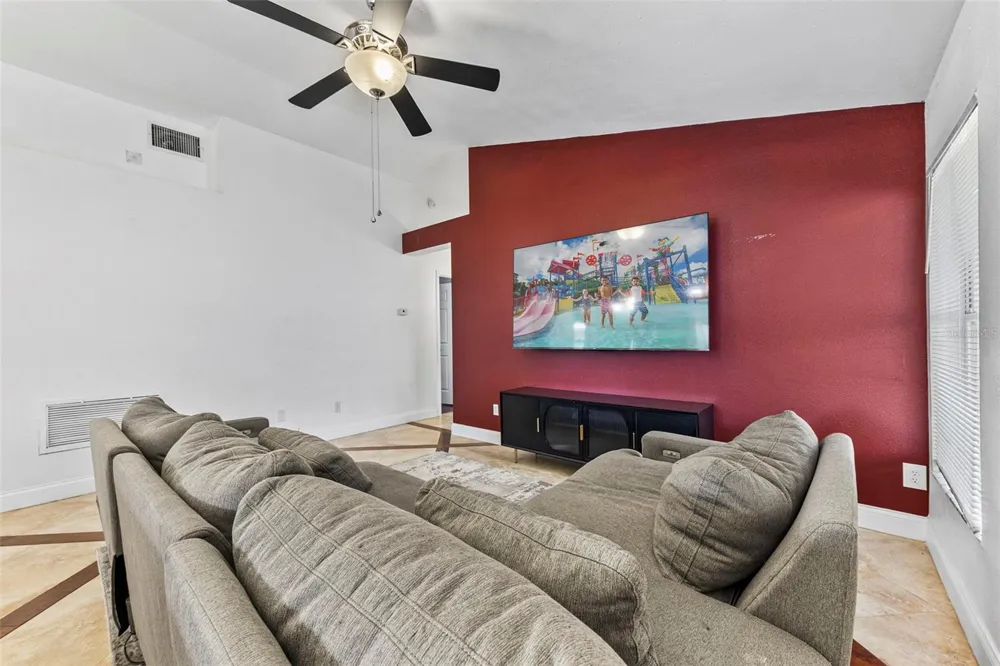 1218 SHOSHANNA DRIVE Orlando, FL 32825