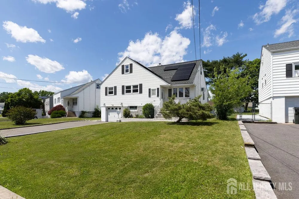 19 Jonquil Circle Fords, NJ 08863