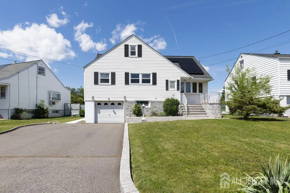 19 Jonquil Circle Fords, NJ 08863