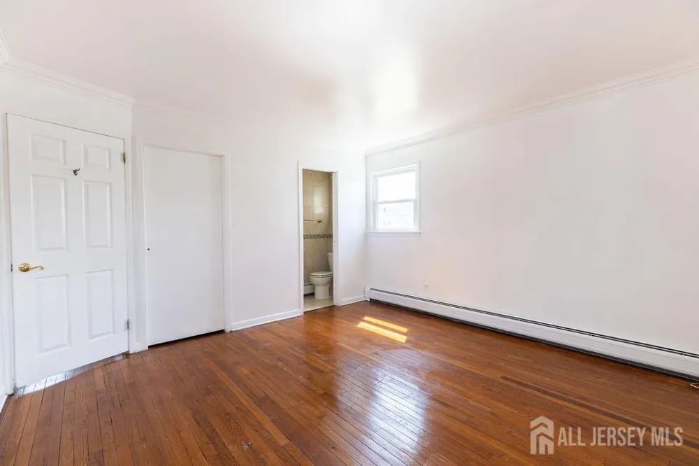19 Jonquil Circle Fords, NJ 08863