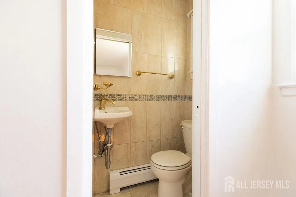 19 Jonquil Circle Fords, NJ 08863