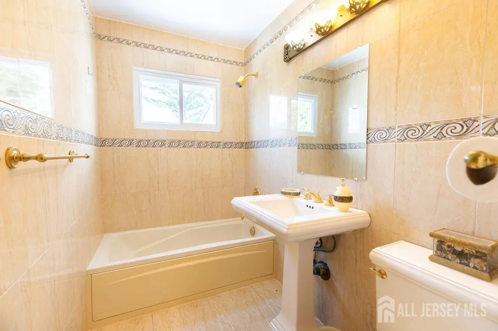 19 Jonquil Circle Fords, NJ 08863