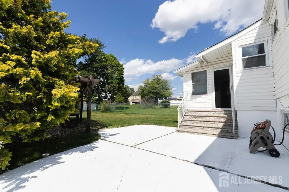 19 Jonquil Circle Fords, NJ 08863