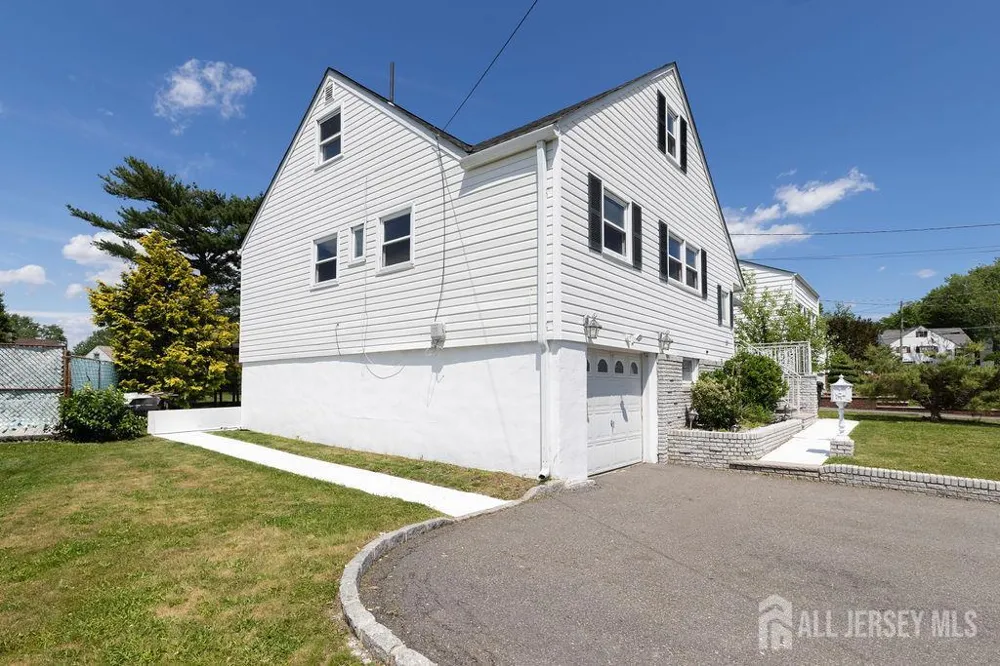 19 Jonquil Circle Fords, NJ 08863