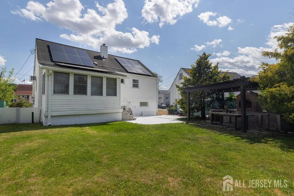 19 Jonquil Circle Fords, NJ 08863