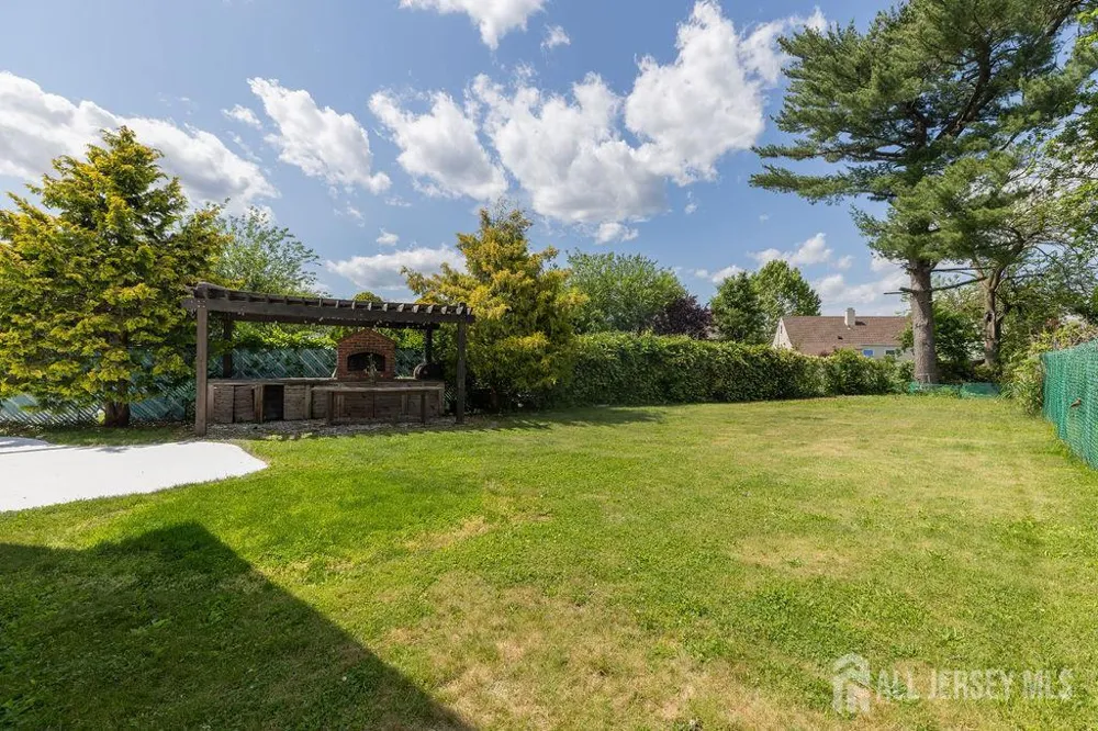 19 Jonquil Circle Fords, NJ 08863