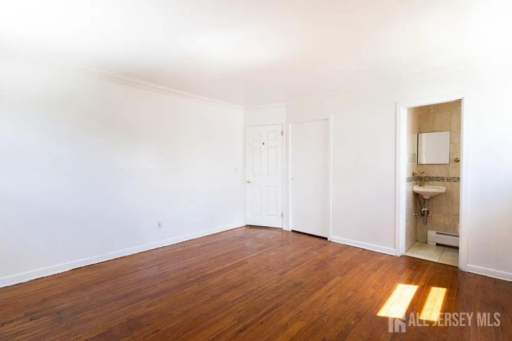19 Jonquil Circle Fords, NJ 08863