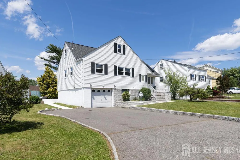 19 Jonquil Circle Fords, NJ 08863