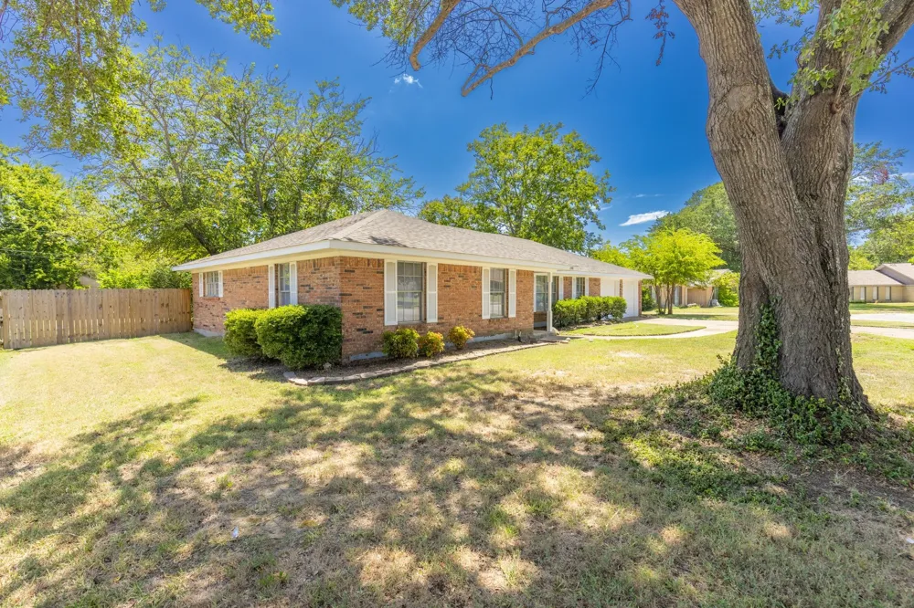 148 Royal Lane Commerce, TX 75428