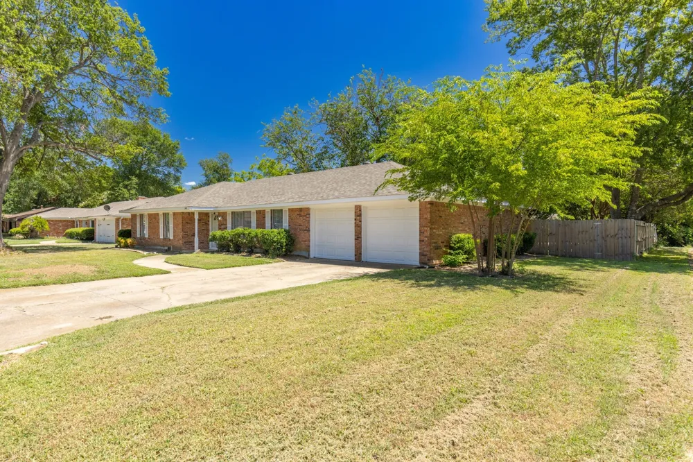 148 Royal Lane Commerce, TX 75428