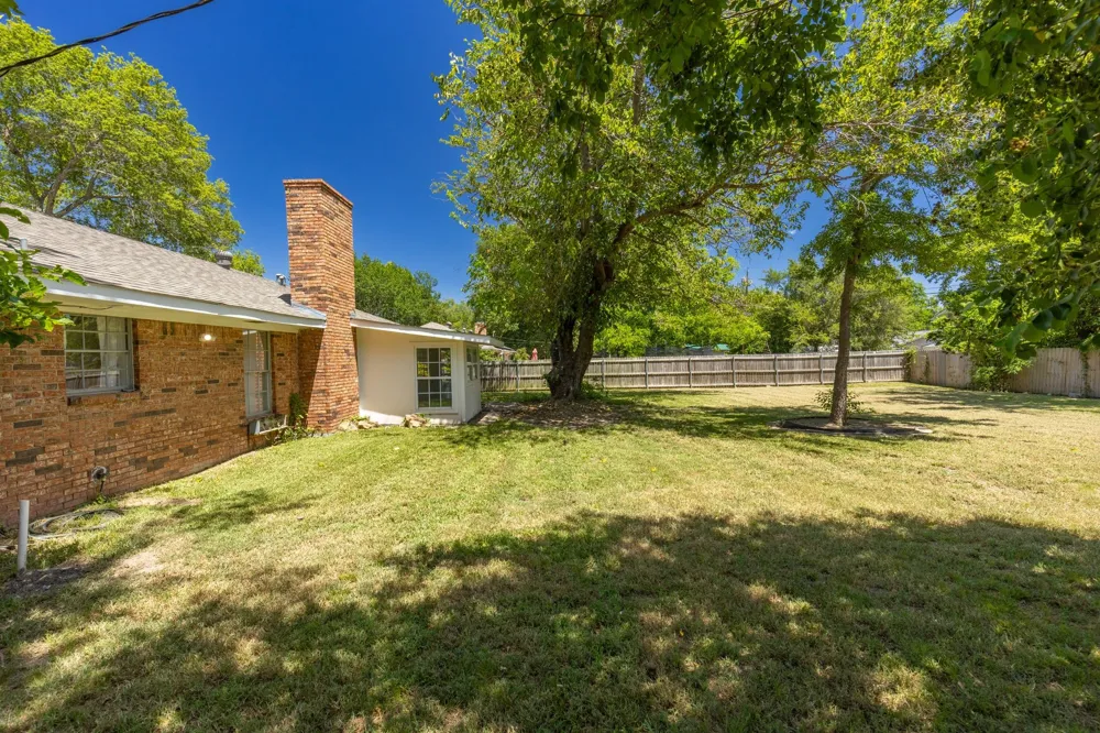 148 Royal Lane Commerce, TX 75428