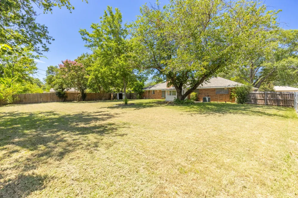 148 Royal Lane Commerce, TX 75428