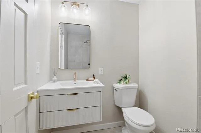 1060 S Parker Road #27 Denver, CO 80231