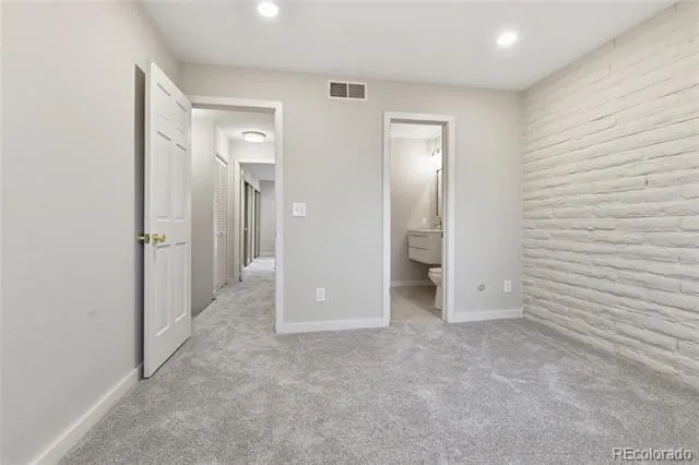 1060 S Parker Road #27 Denver, CO 80231