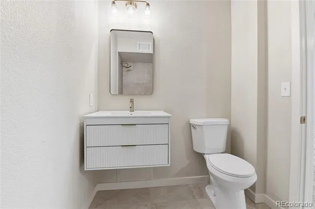 1060 S Parker Road #27 Denver, CO 80231