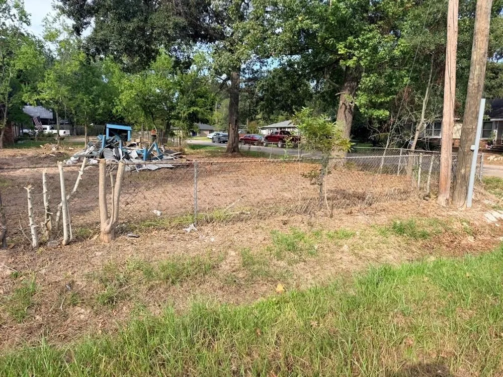 611 E Dallas Street Cleveland, TX 77327